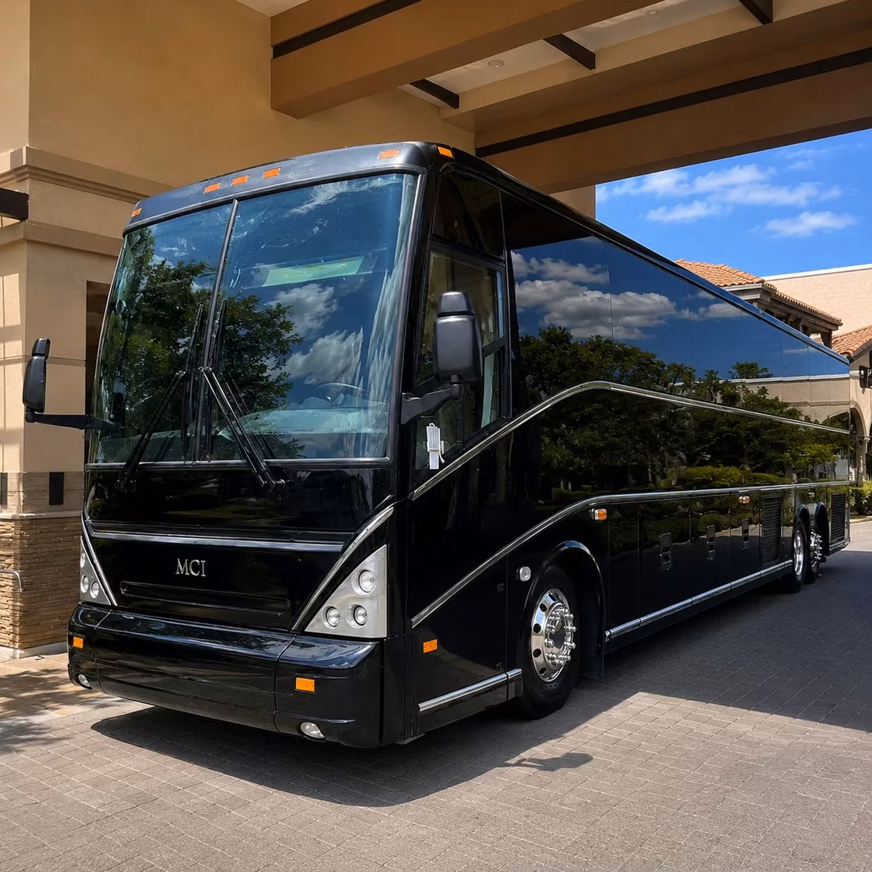 freedom hill amphitheatre and meadow brook amphitheatre concert buses