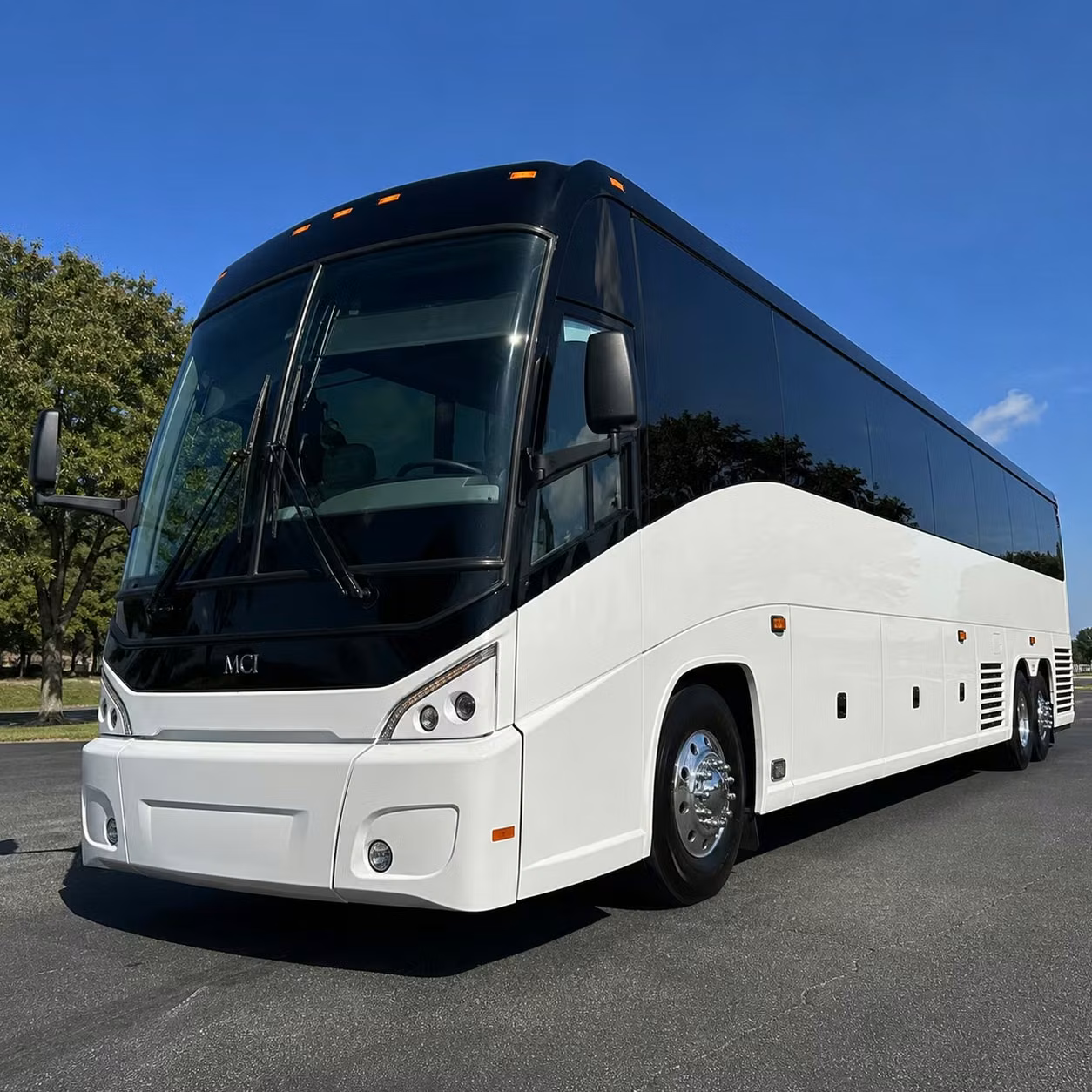 long distance charter buses from west bloomfield to detroit metro airport and beyond